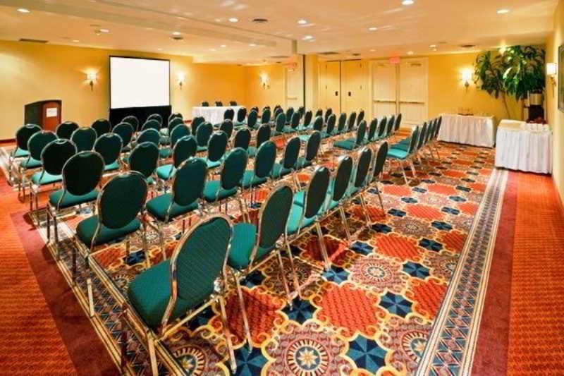 - Toronto West By Ihg Hotel 3*