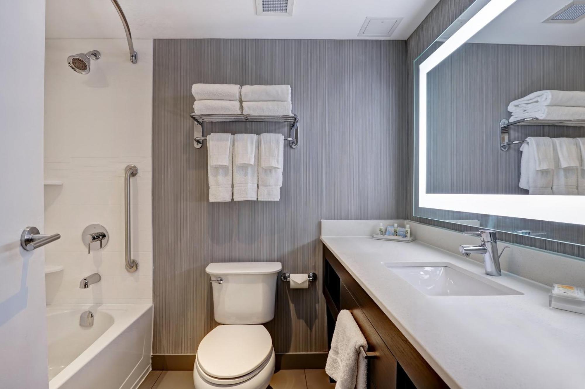 - Toronto West By Ihg Hotel