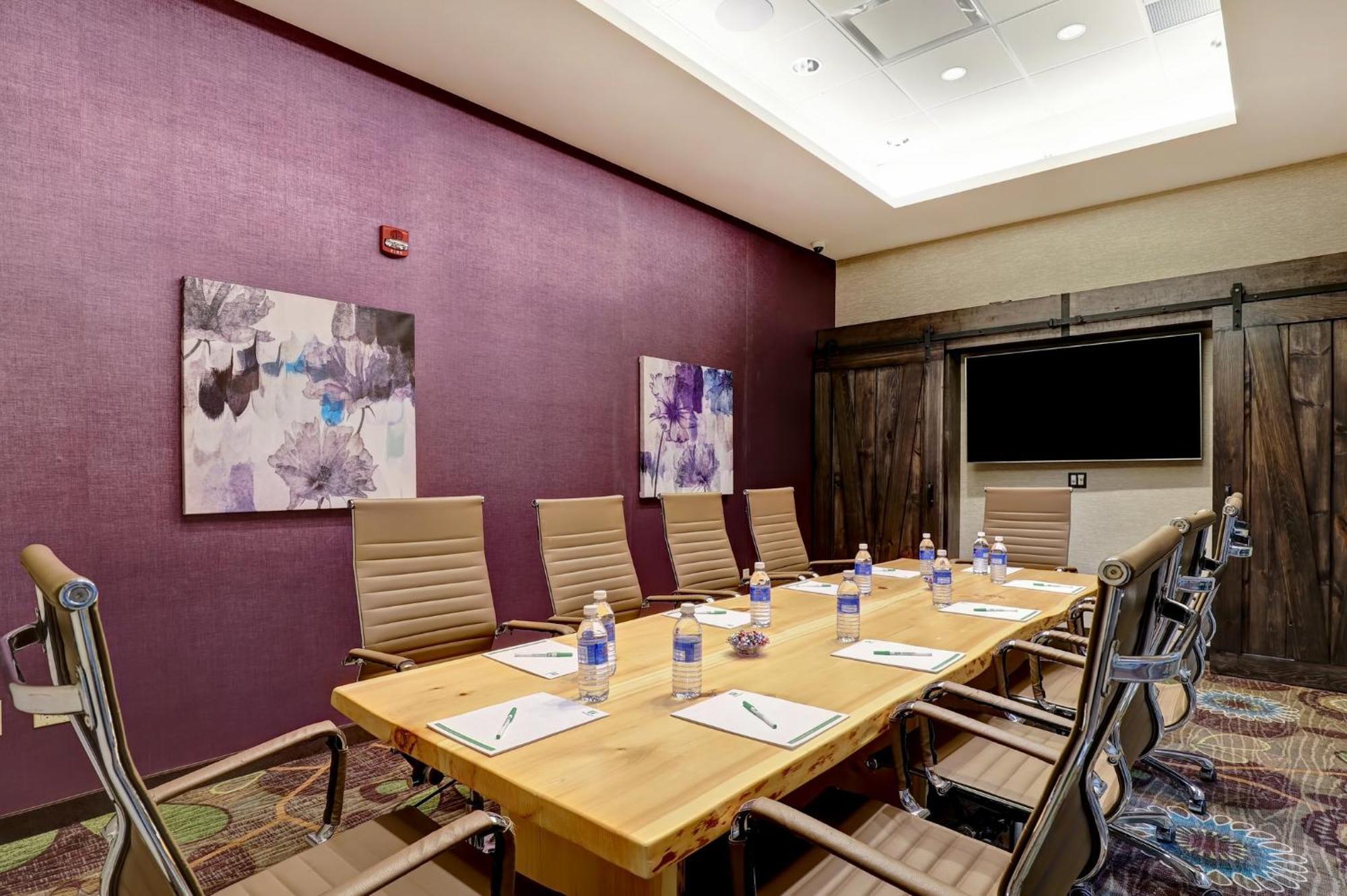- Toronto West By Ihg Hotel
