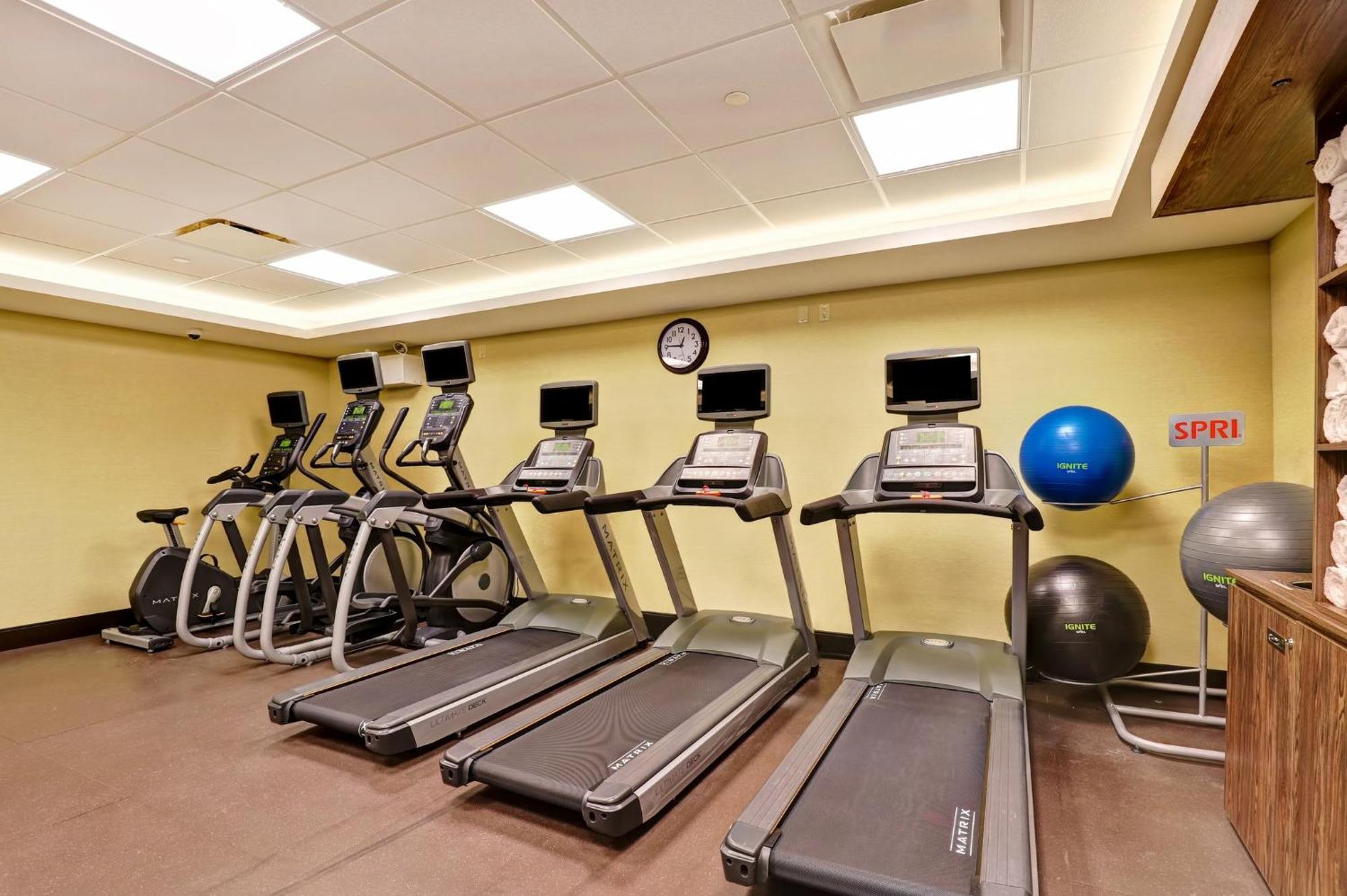 - Toronto West By Ihg Hotel 3*