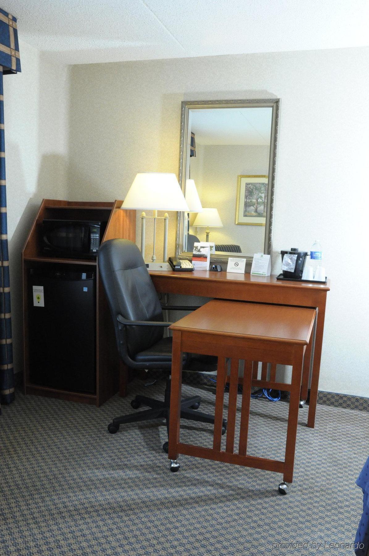 - Toronto West By Ihg Hotel